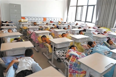 天博体育官方平台入口护好“一老一小” 托起稳稳的幸福_新华网(图1)