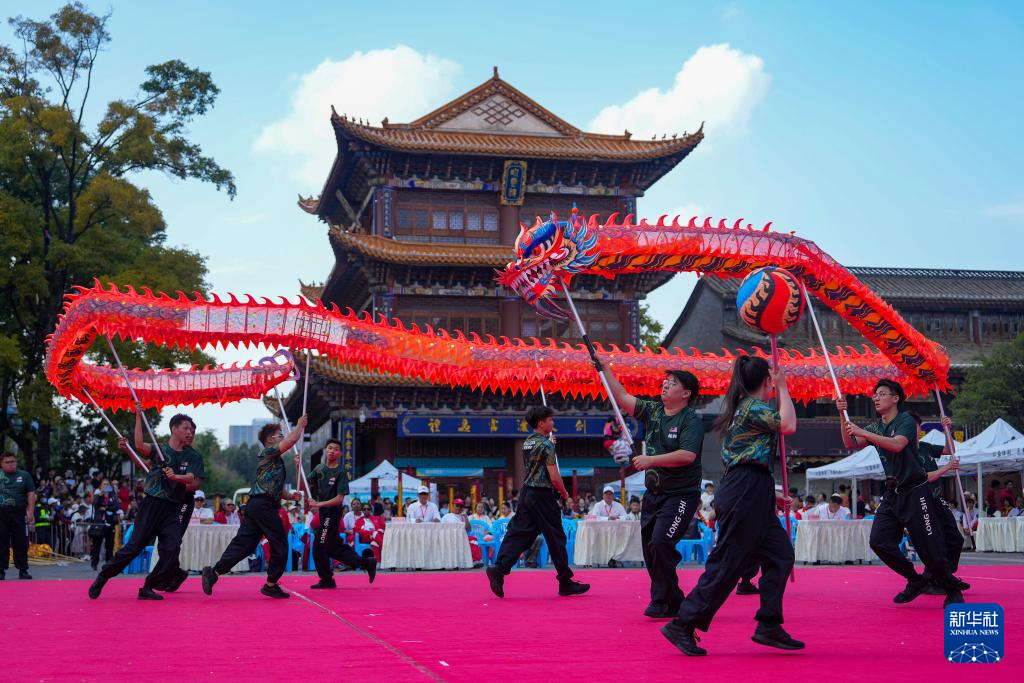 BOB半岛·(中国)体育官方网站第二届传统体育国际交流大赛舞龙舞狮比赛落幕_新华(图3)