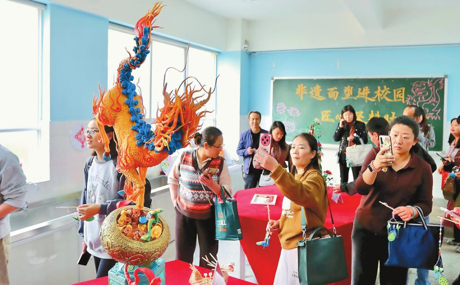 非遗面塑进校园_新华网
