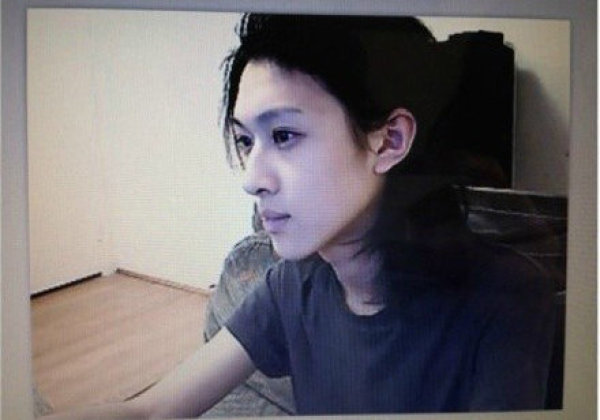 18岁男子凭美貌走红 PK泰国最美变性人Poy