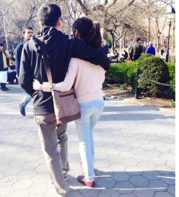 奶茶妹妹刘强东亲密同游 两人恋情回顾