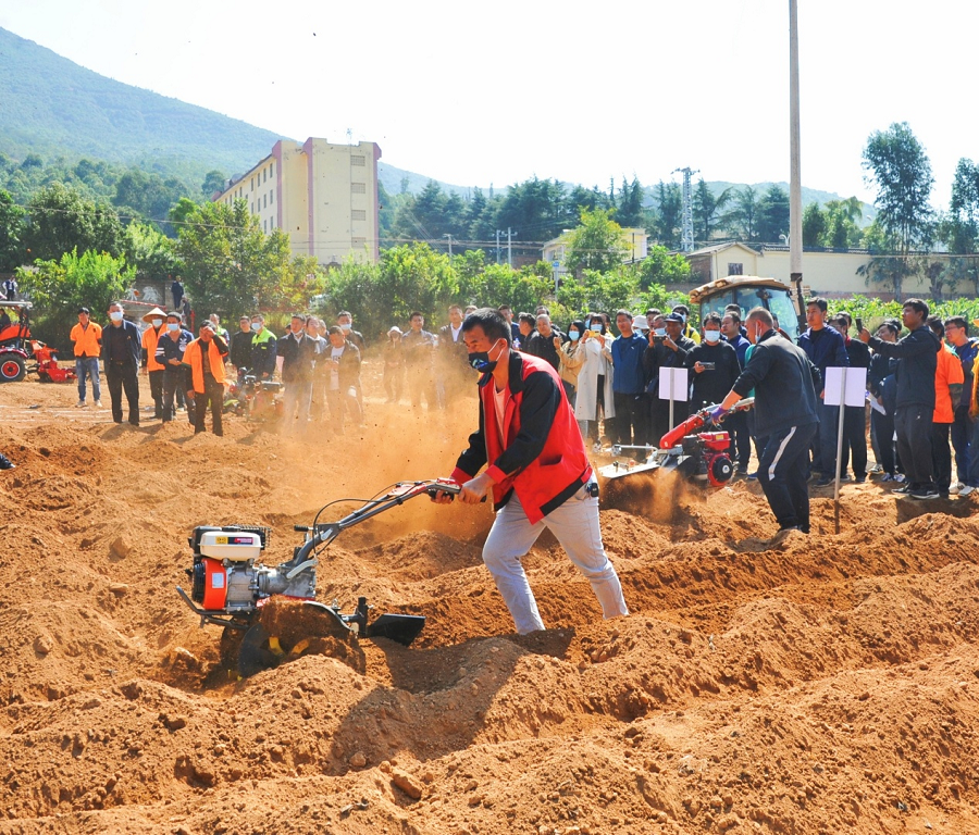 烟叶科技示范 新农机“大显身手” 科技赋能晋宁烤烟产业提质增效