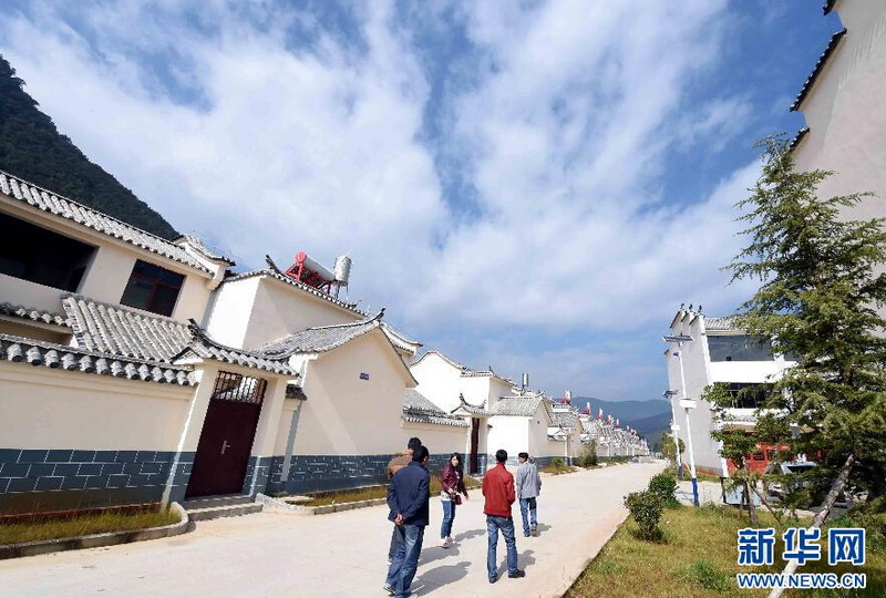 [新华云南]李新平:把扶贫开发作为最大的民生工