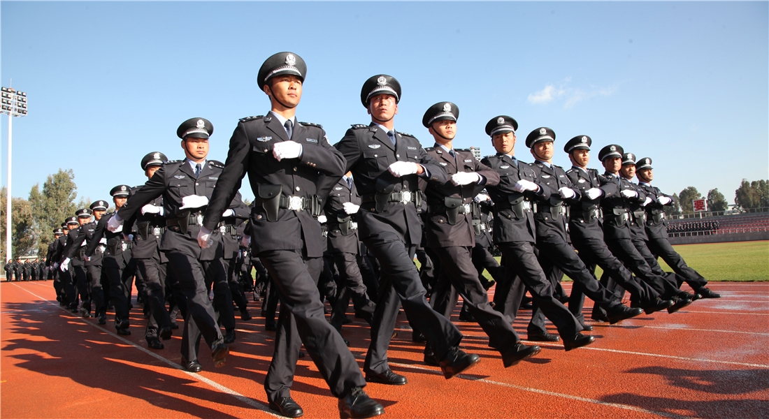 整齐划一的监狱警察队伍