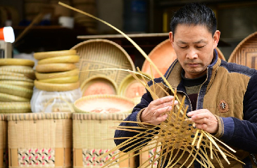 昭通魯甸：這名手藝人憑竹篾編出幸福來