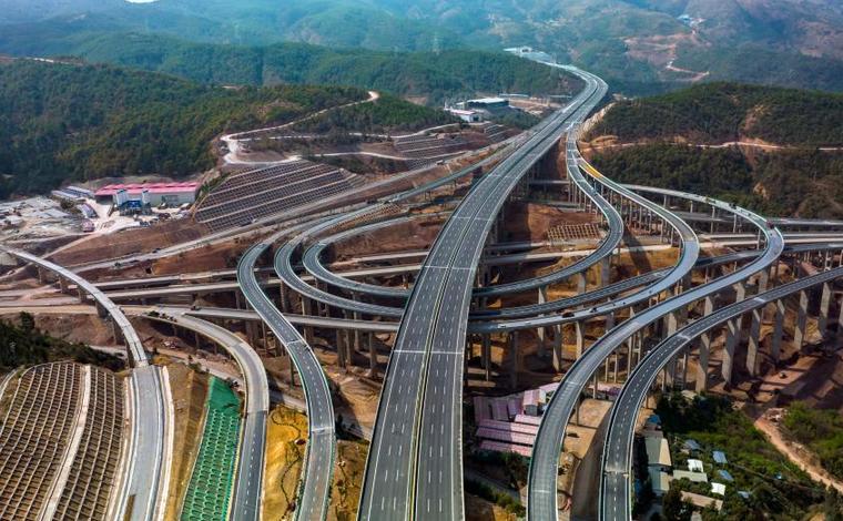 雲南新楚大高速公路建成通車