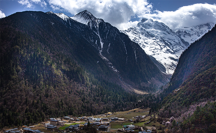 雲南雨崩：鄉村振興路上的藏族村落