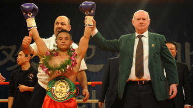 WBC洲际拳王金腰带争霸赛:熊朝忠夺冠