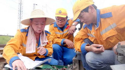 昆北车辆段集中修复列检电动脱轨器系统