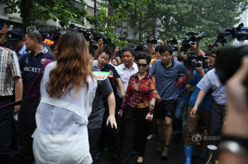 [云南网视]网曝言承旭恋上混血嫩模 新女友小林