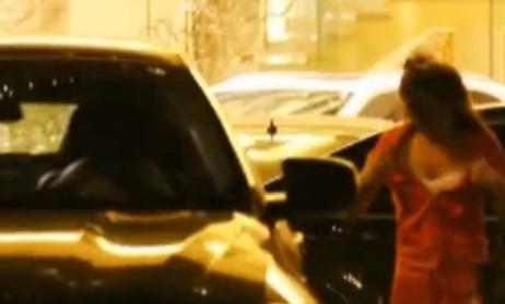 吴樾与车震女再度约会 牵手吃饭显甜蜜