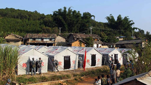 邓超孙俪携子女温馨现身 网友起哄生三胎