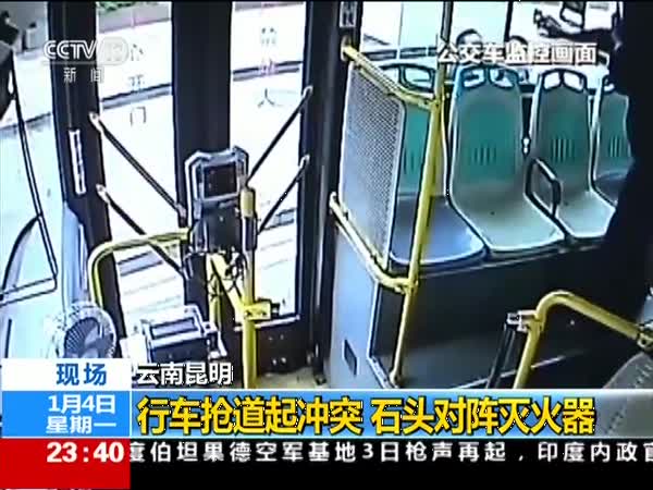 [云南网视]小伙为阻止父亲嫖娼扮特警执勤吓