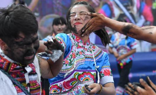 行走的衣架!熊梓淇秋冬写真造型百变