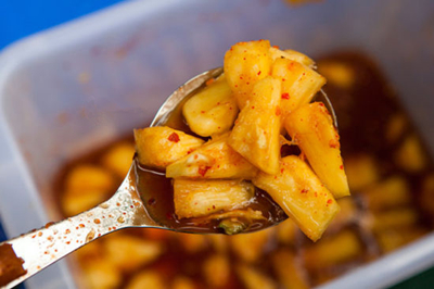 在云南必挑战重口味水果 这酸爽不敢相信